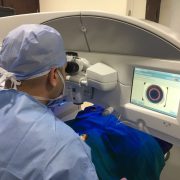 د. نور الدين حسين إستشارى جراحات الشبكية والليزك