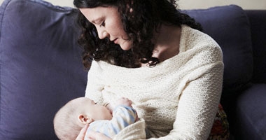 علماء أمريكيون يكتشفون بروتين يحمى من مرض "الإيدز" فى حليب الأم