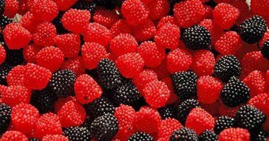 التوت والمكسرات أهم الأطعمة لصحة قلبك 