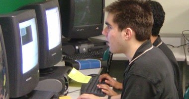 أضرار خطيرة للجلوس طويلا أمام شاشة الكمبيوتر 