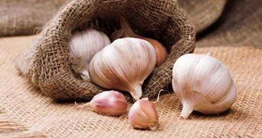 7 أطعمة لمكافحة انتفاخ الزوائد الأنفية أهمها الثوم والبطاطا 