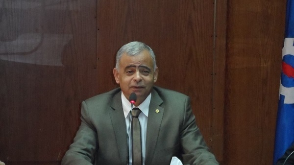 محافظ السويس يتفقد القوافل الطبية بقرية محمد عبده طريق الإسماعيلية